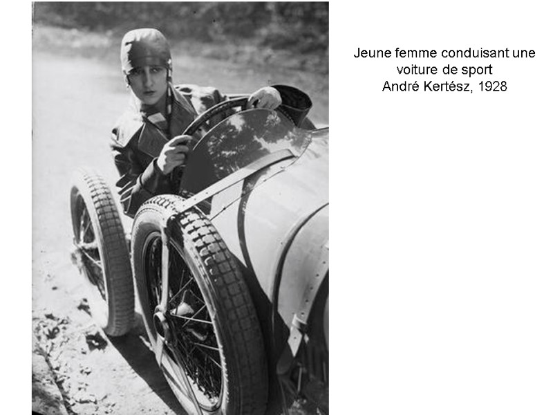 Jeune femme conduisant une voiture de sport André Kertész, 1928 Jeune femme conduisant une voiture de sport André Kertész, 1928
